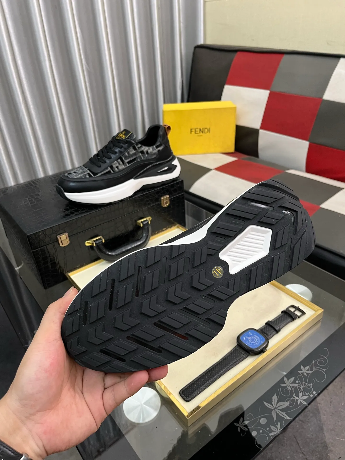Men's shoes💰458⌚️⌚️[FENDI-FENDI] Classic men's casual shoes🔥New product nowadays, made of cowhide + breathable fabric, comfortable pigskin lining. The perfect last shape and generous and fashionable design have attracted the favor of many consumers. 🔥Number of sizes: 38-444️⃣Colors available